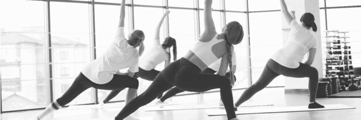 women-keeping-fit-3984353-web Symbolbild Yoga