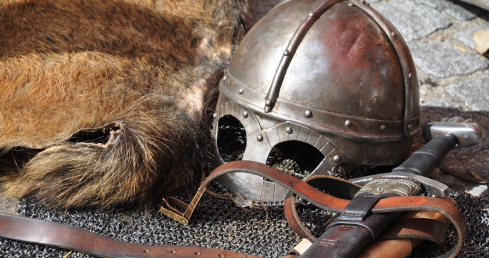 Historisches Fechten 1 Bild Helm und Waffe Historisches Fechten