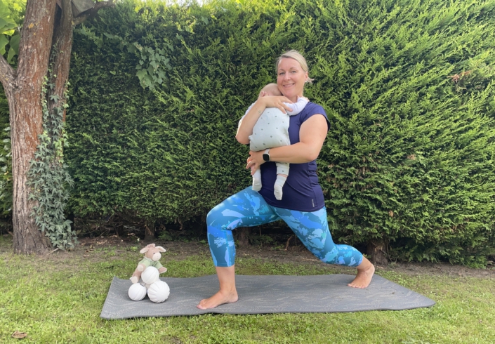 Bild Mama Fitness Baby im Arm