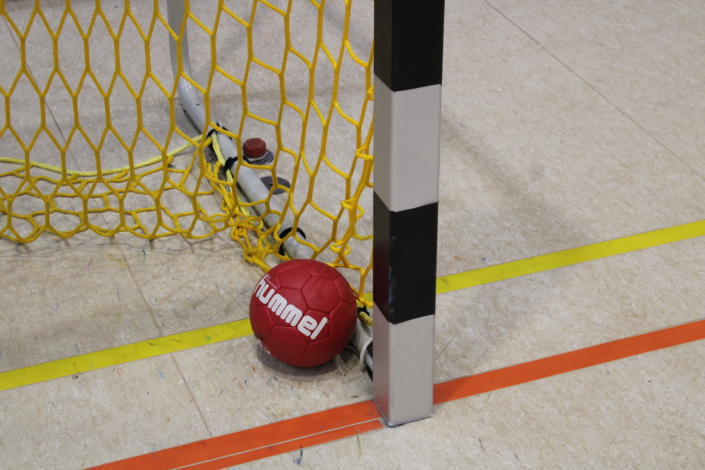Handball im Tor_2_SV05 Symbolbild Handball